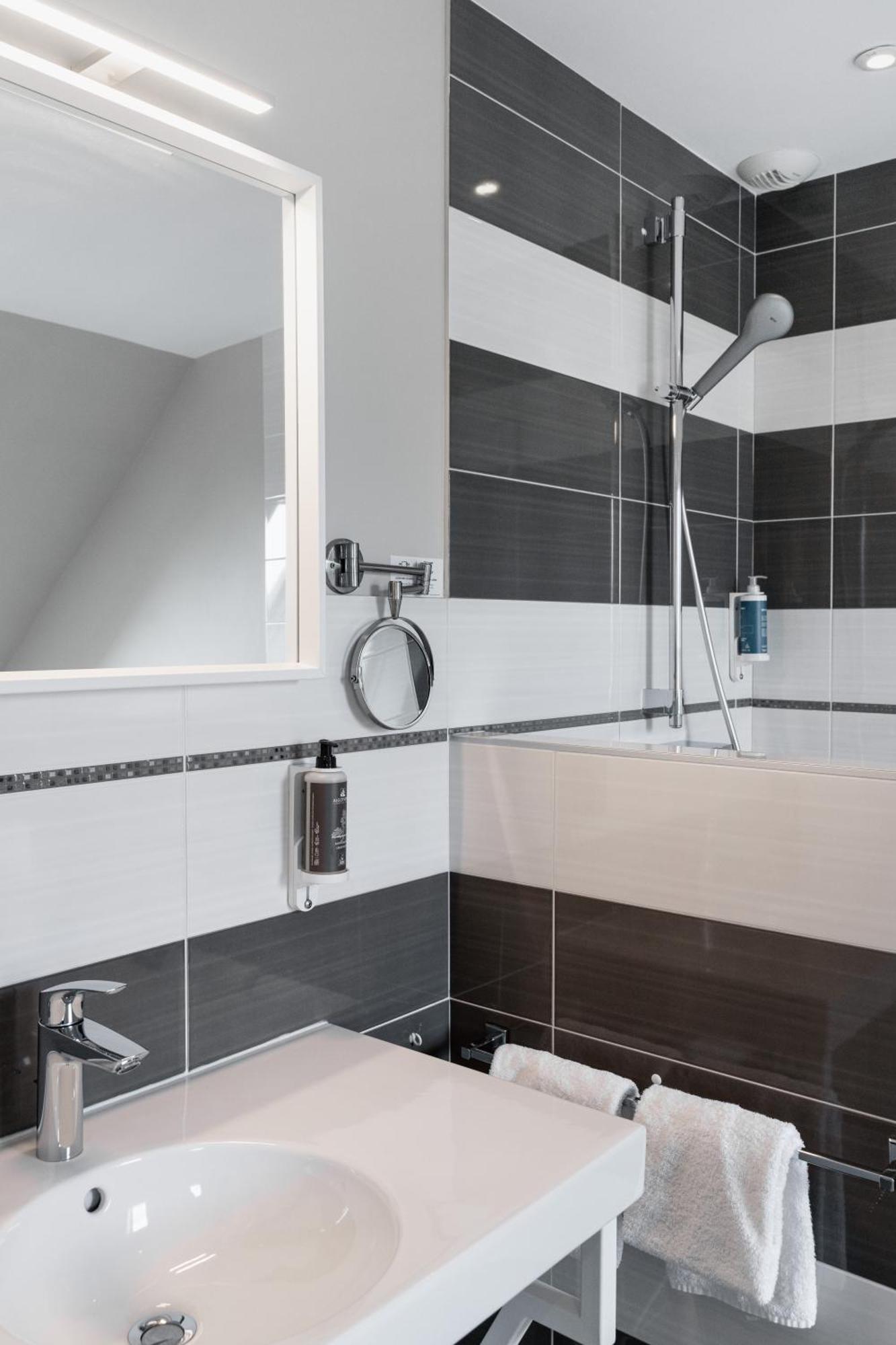 Hotel Spa De La Citadelle Lorient Port-Louis Ngoại thất bức ảnh